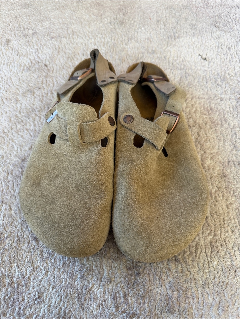 Birkenstock MENS Suede Slip-On Clogs in Tan